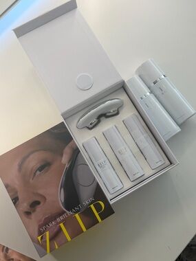 ZIIP Spark Brilliant Skin Skincare Set - ZIIP HALO microcurrent facial device